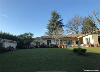 Maison - 312 m² - 10 pièces