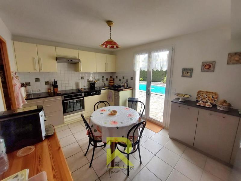 Demeure - 160 m² - 8 pièces