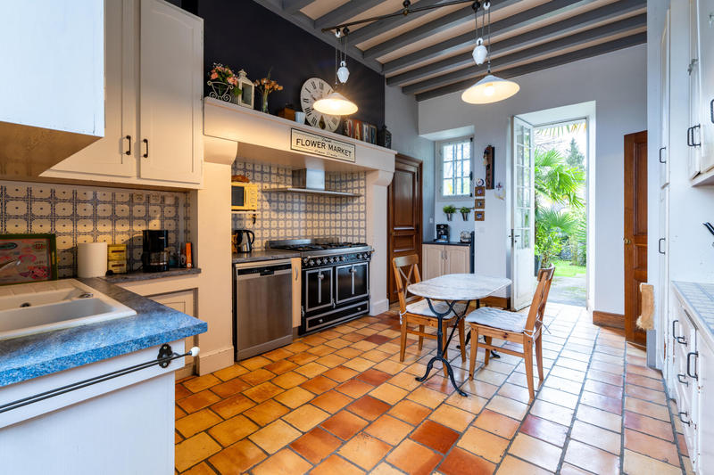 Maison - 311 m² - 8 pièces