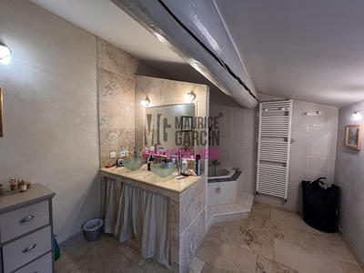 Maison - 243 m² - 8 pièces