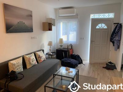 Chambre - 9 m² - 1 pièce