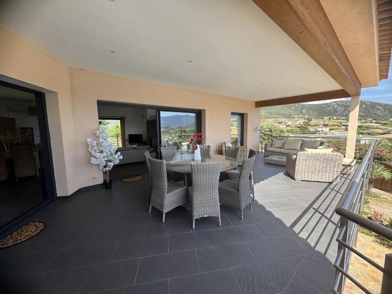 Villa - 202 m² - 6 pièces