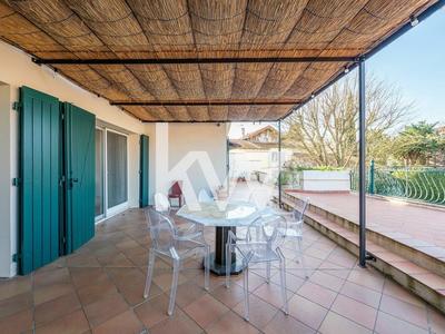 Maison - 400 m² - 12 pièces