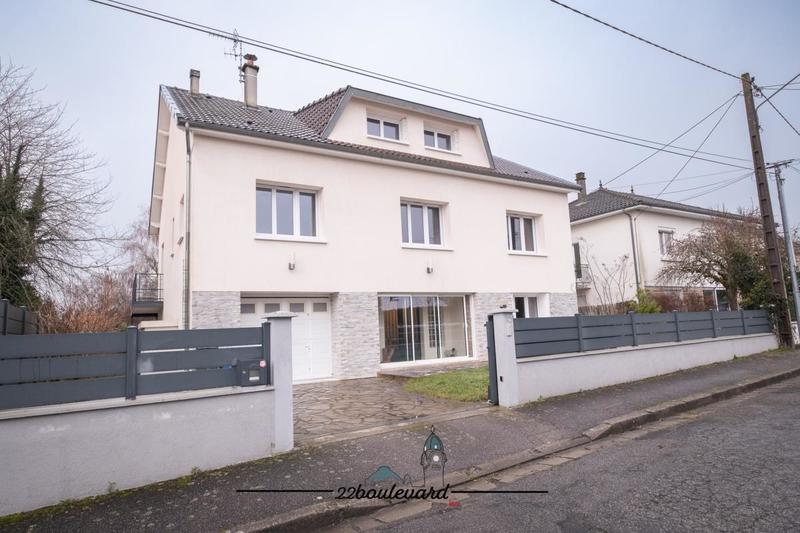 Pavillon - 160 m² - 10 pièces