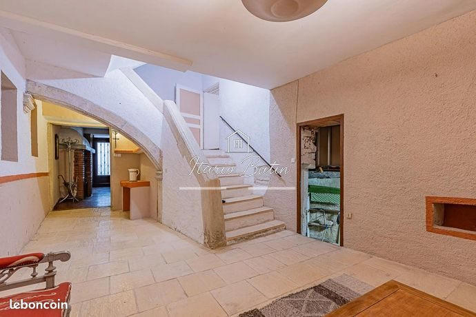 Maison - 238 m² - 9 pièces