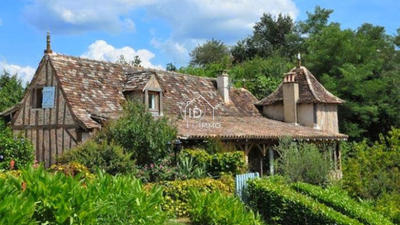 Maison - 274 m² - 13 pièces