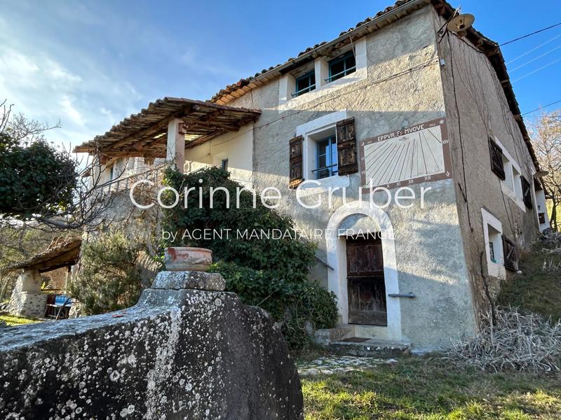 Maison - 335 m² - 13 pièces