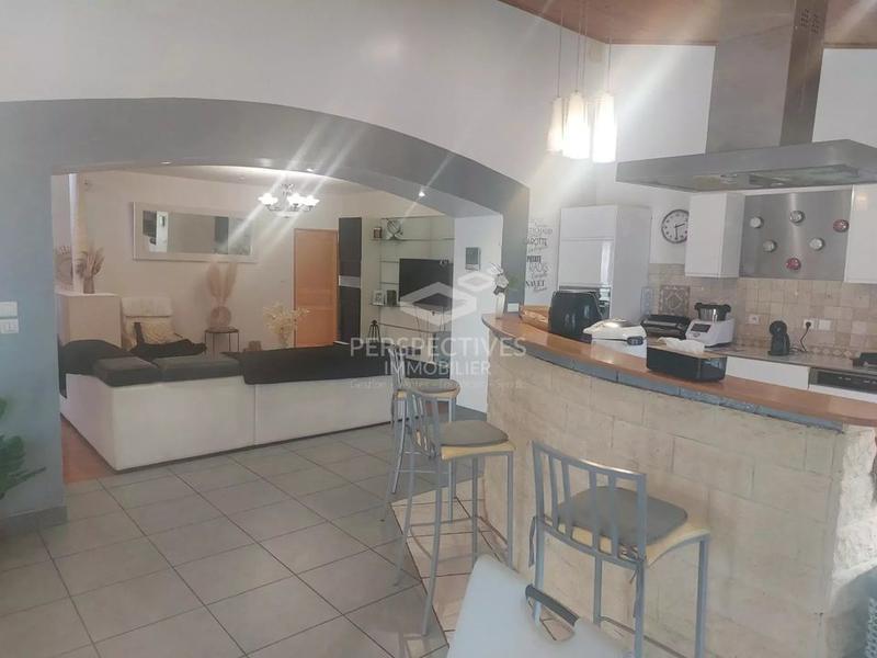 Maison - 243 m² - 8 pièces