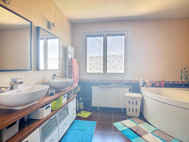 Maison traditionnelle - 141 m² - 5 pièces