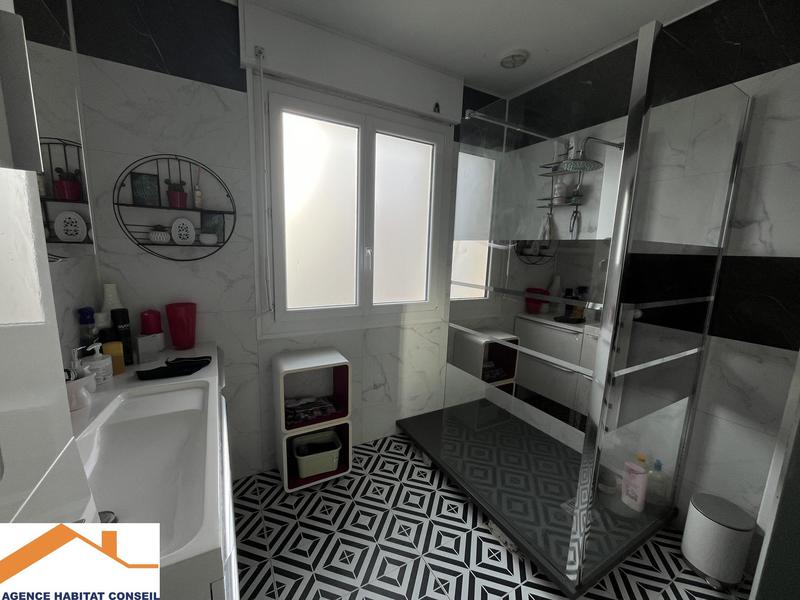 Maison - 200 m² - 9 pièces