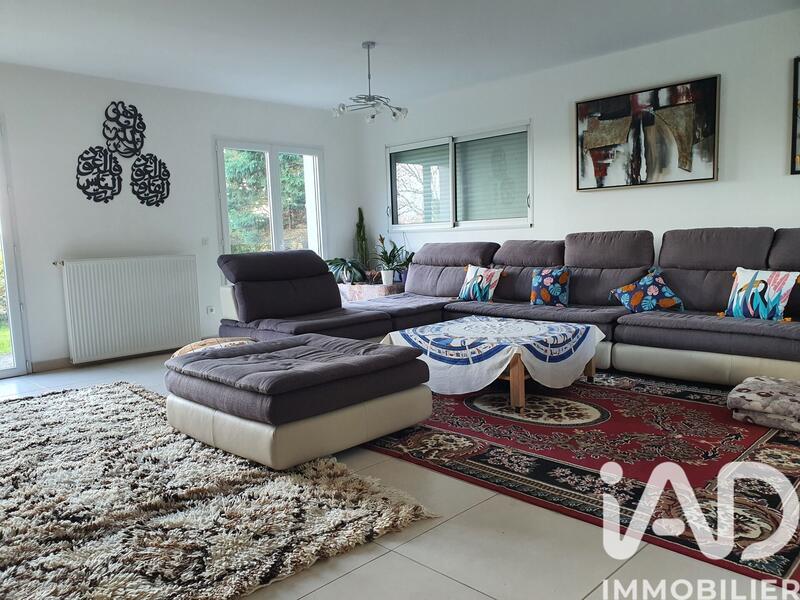 Maison - 255 m² - 12 pièces