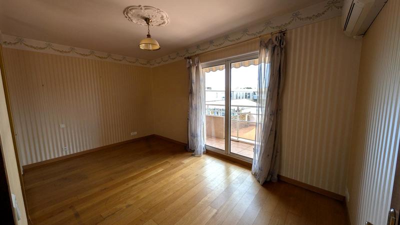 Appartement - 256 m² - 7 pièces