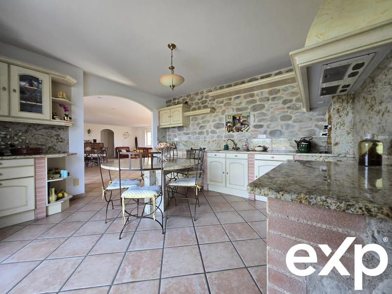 Villa - 240 m² - 6 pièces