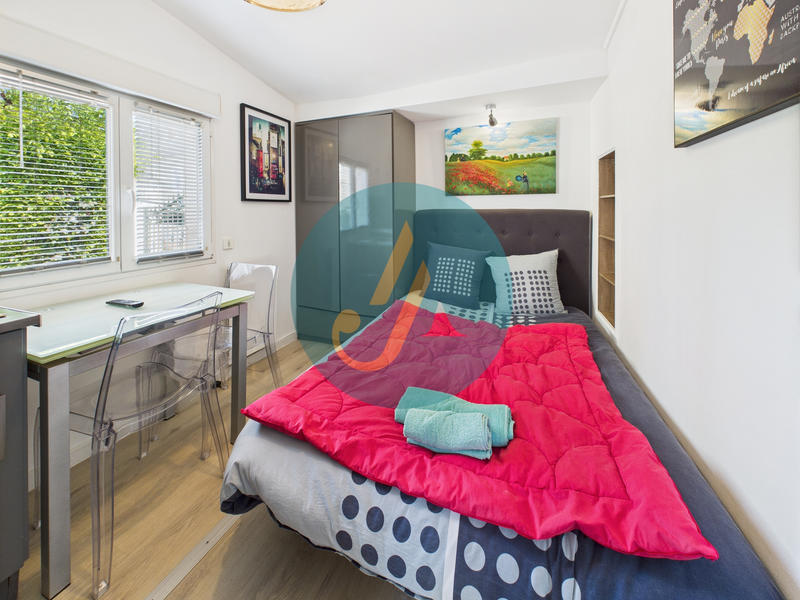 Maison - 198 m² - 11 pièces