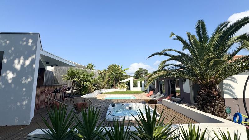 Maison d'architecte - 247 m² - 9 pièces