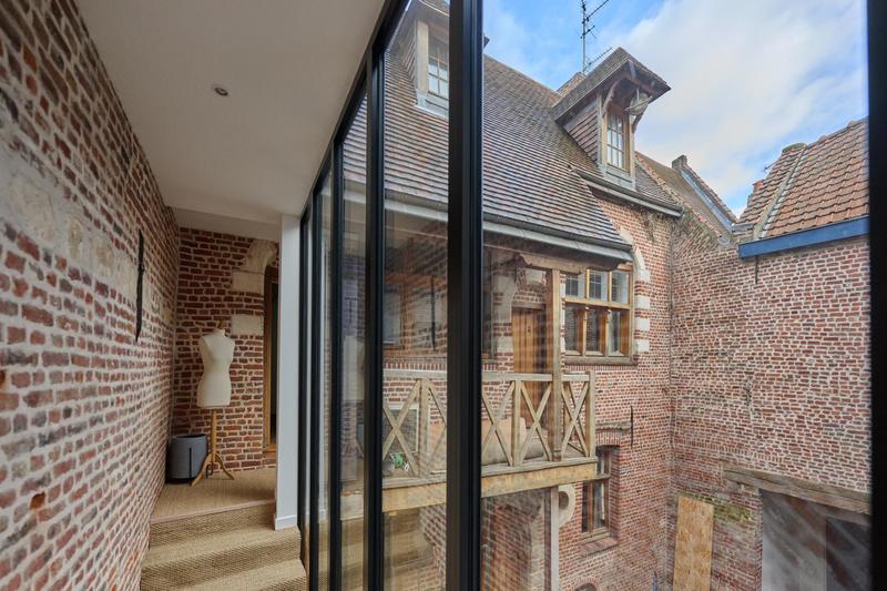 Maison - 258 m² - 9 pièces