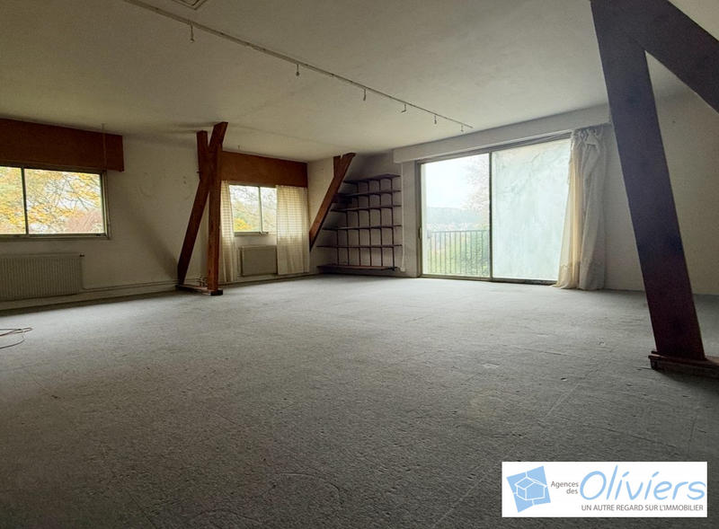 Maison traditionnelle - 375 m² - 9 pièces