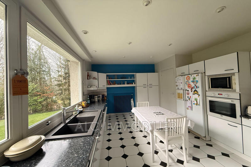 Maison - 250 m² - 10 pièces