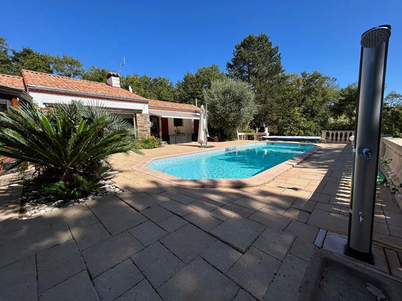 Maison - 184 m² - 8 pièces