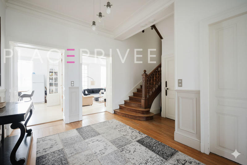 Maison - 400 m² - 12 pièces