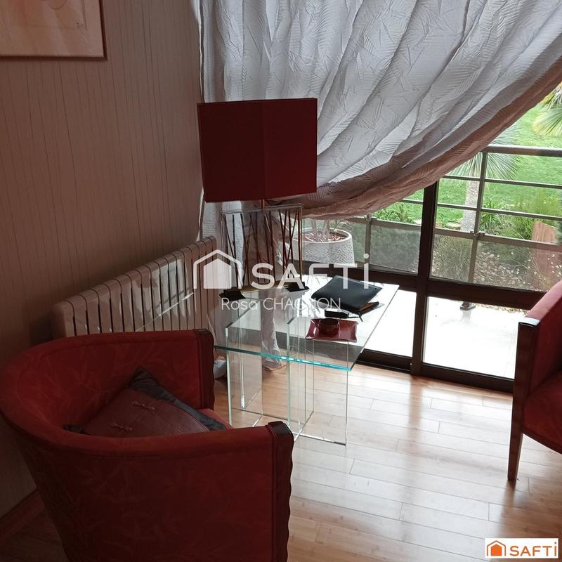 Maison - 220 m² - 10 pièces