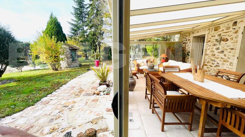 Demeure - 261 m² - 8 pièces