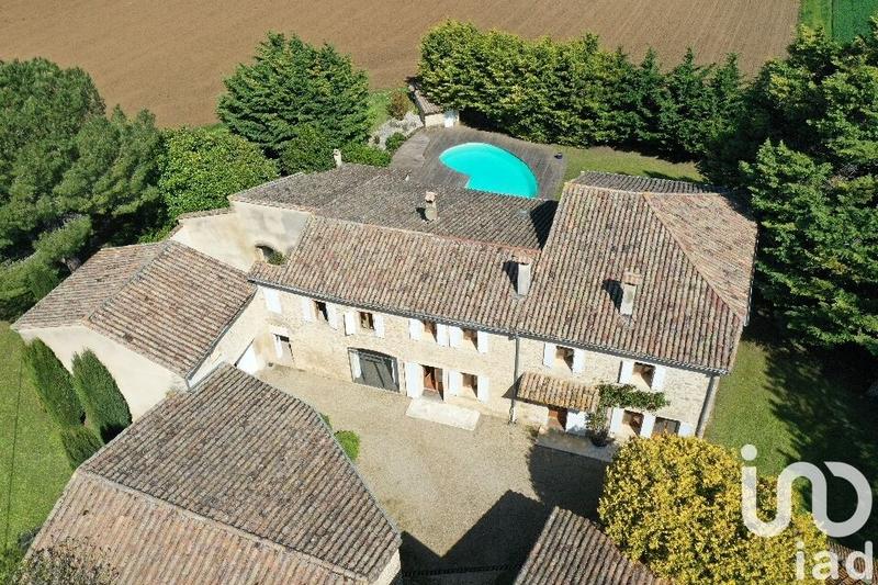 Maison - 285 m² - 11 pièces