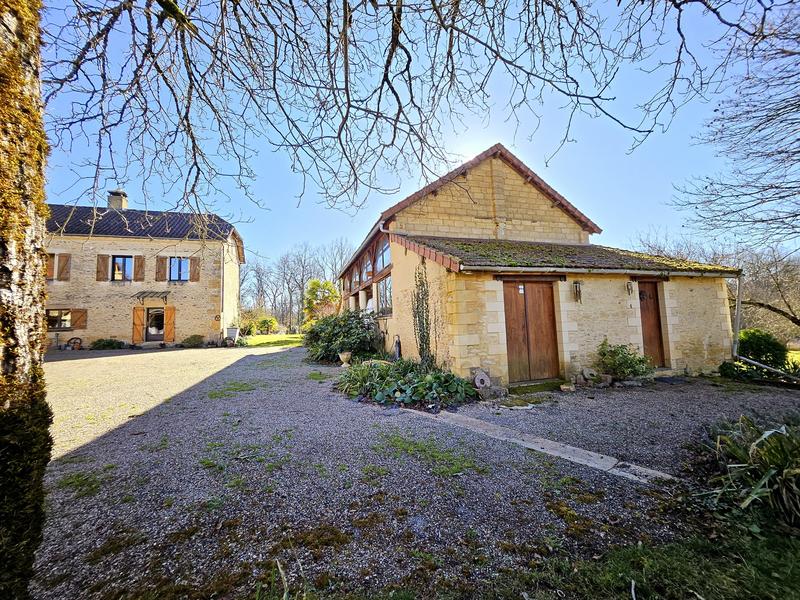 Maison - 308 m² - 11 pièces
