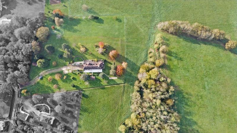 Propriété - 235 m² - 6 pièces