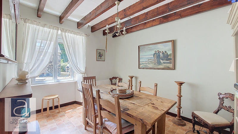 Maison - 224 m² - 7 pièces