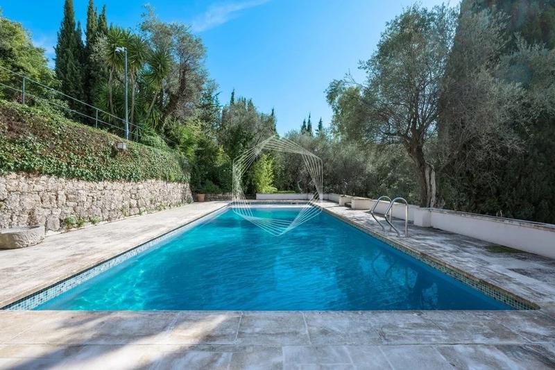 Appartement - 259 m² - 9 pièces