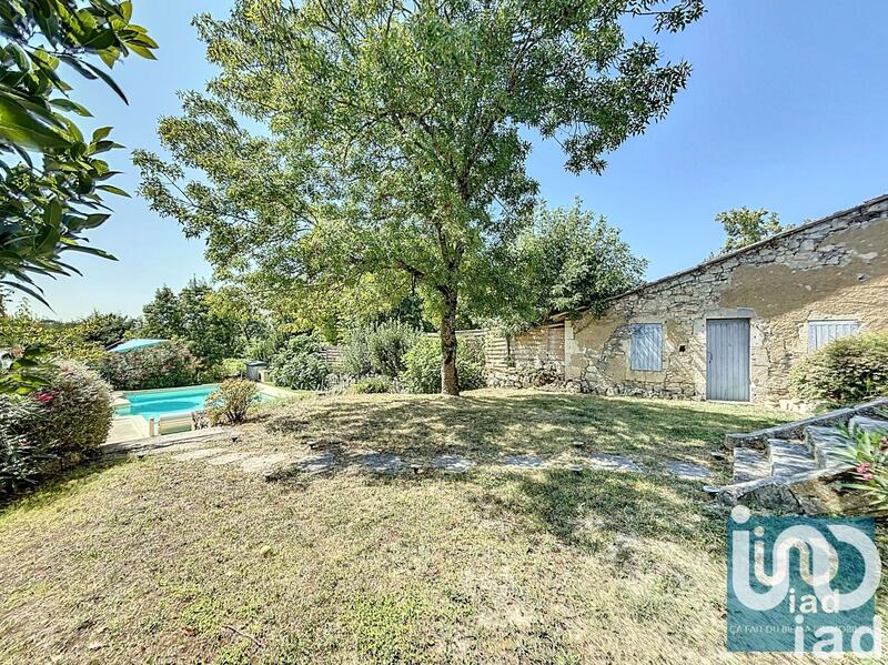 Maison - 240 m² - 8 pièces