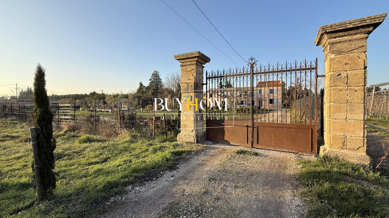 Mas - 380 m² - 12 pièces