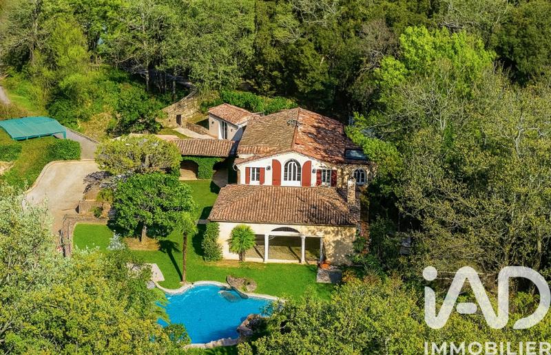 Maison - 380 m² - 9 pièces