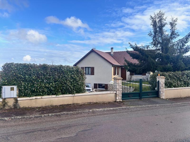 Maison traditionnelle - 89 m² - 6 pièces