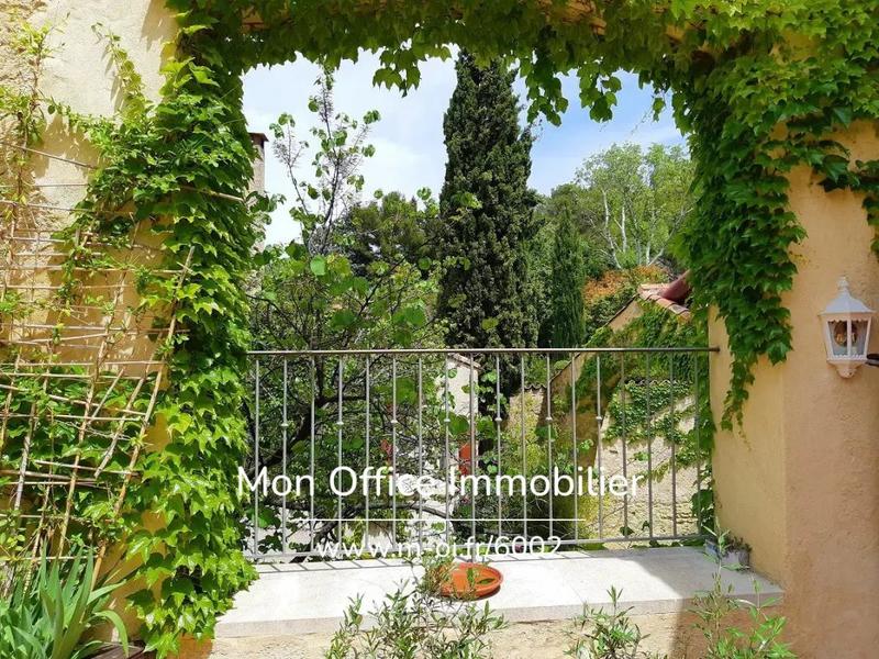 Maison de maîtres - 350 m² - 9 pièces