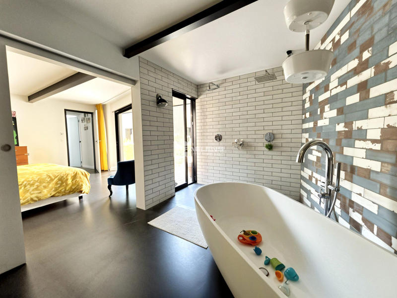 Maison - 258 m² - 8 pièces