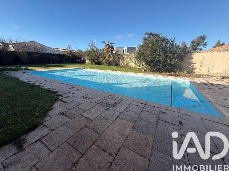 Maison - 320 m² - 8 pièces