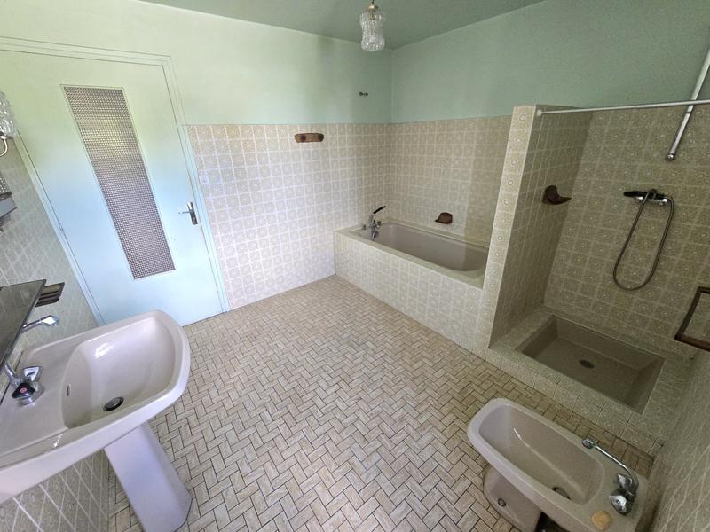 Maison - 202 m² - 7 pièces