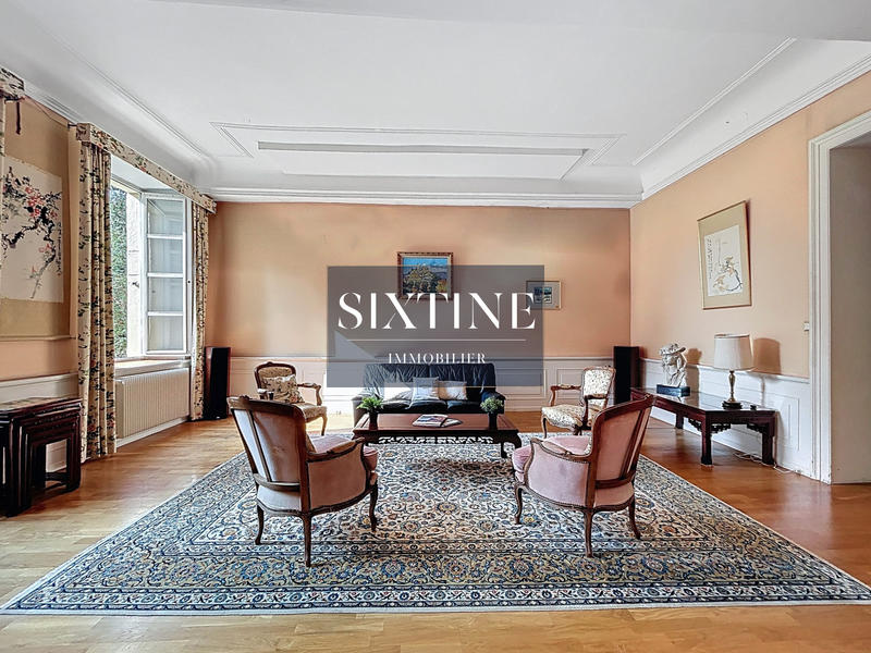 Maison - 312 m² - 9 pièces