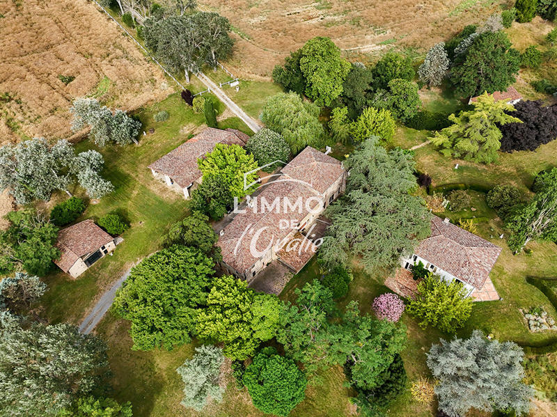 Demeure - 1 000 m² - 21 pièces