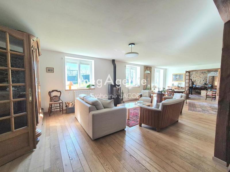 Maison - 220 m² - 7 pièces