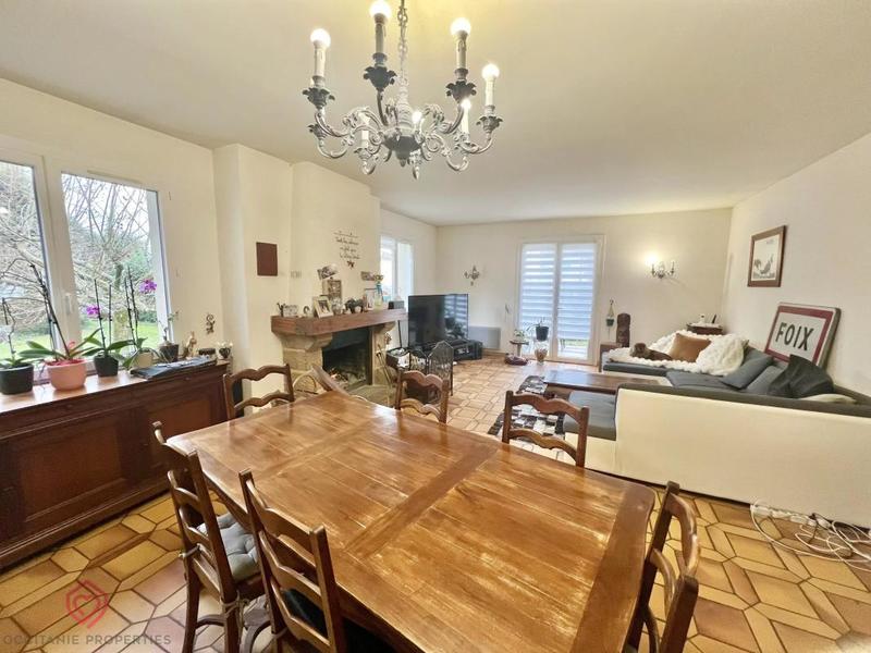 Demeure - 310 m² - 9 pièces