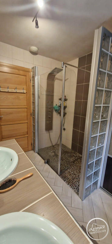 Maison - 186 m² - 8 pièces