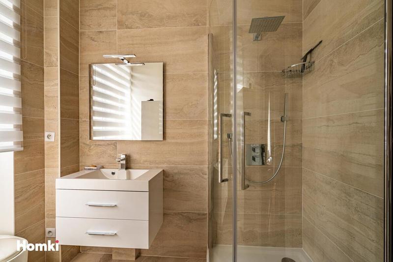 Maison - 252 m² - 11 pièces