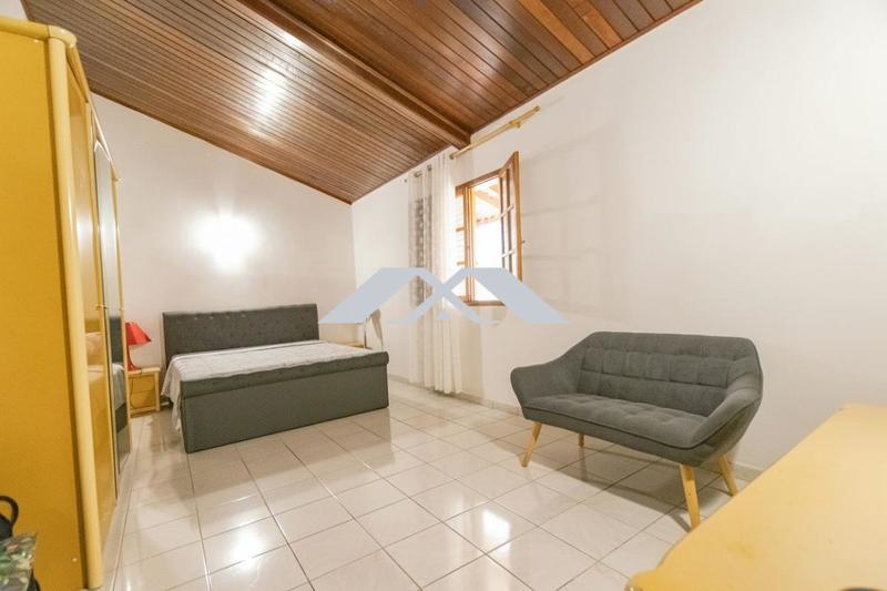 Maison - 208 m² - 6 pièces