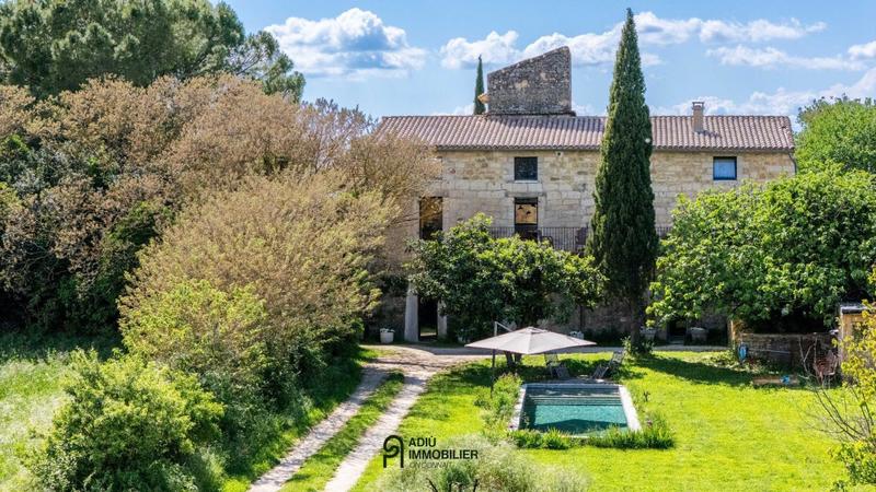 Mas - 300 m² - 10 pièces