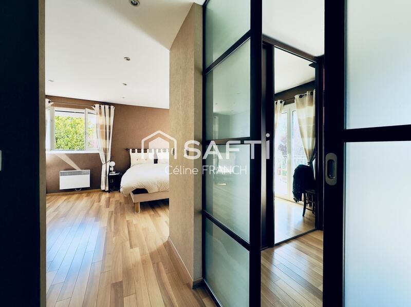 Maison - 240 m² - 6 pièces