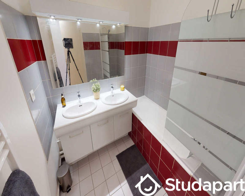 Chambre - 90 m² - 1 pièce