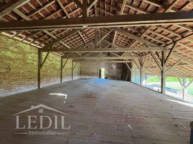 Propriété - 310 m² - 9 pièces